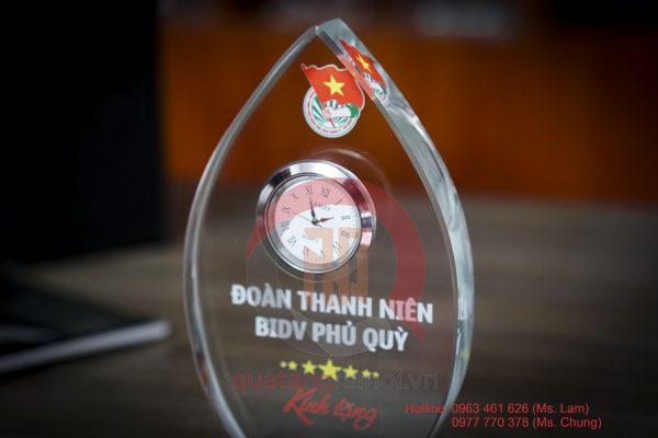 báo giá kỷ niệm chương pha lê